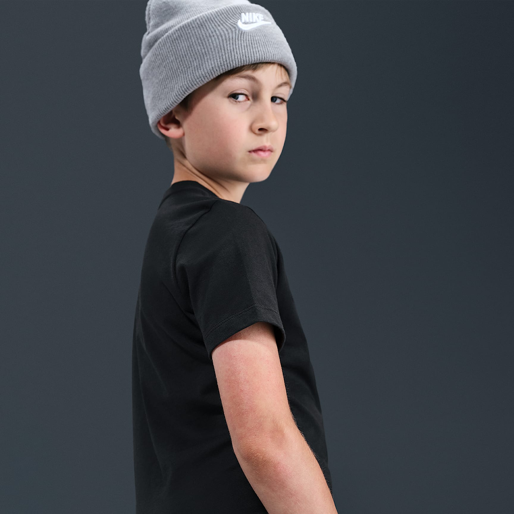 Playera para niños talla grande Nike Sportswear – Negro – vista 2