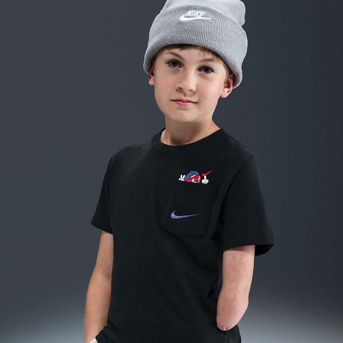 Playera para niños talla grande Nike Sportswear – Negro – vista 1