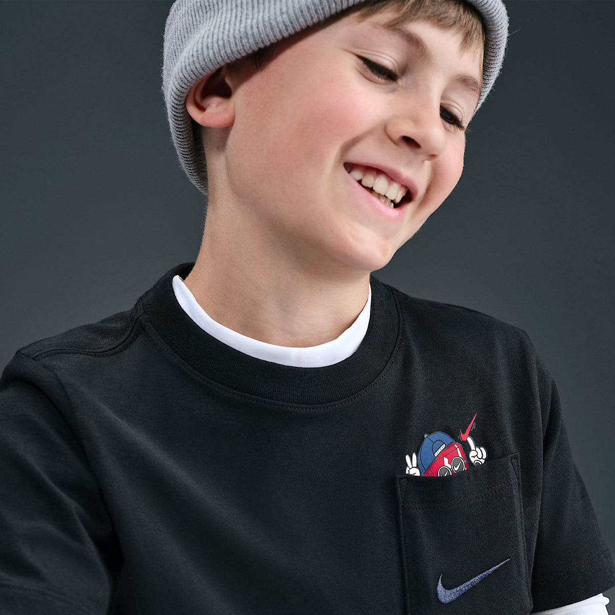 Playera para niños talla grande Nike Sportswear – Negro – vista 3