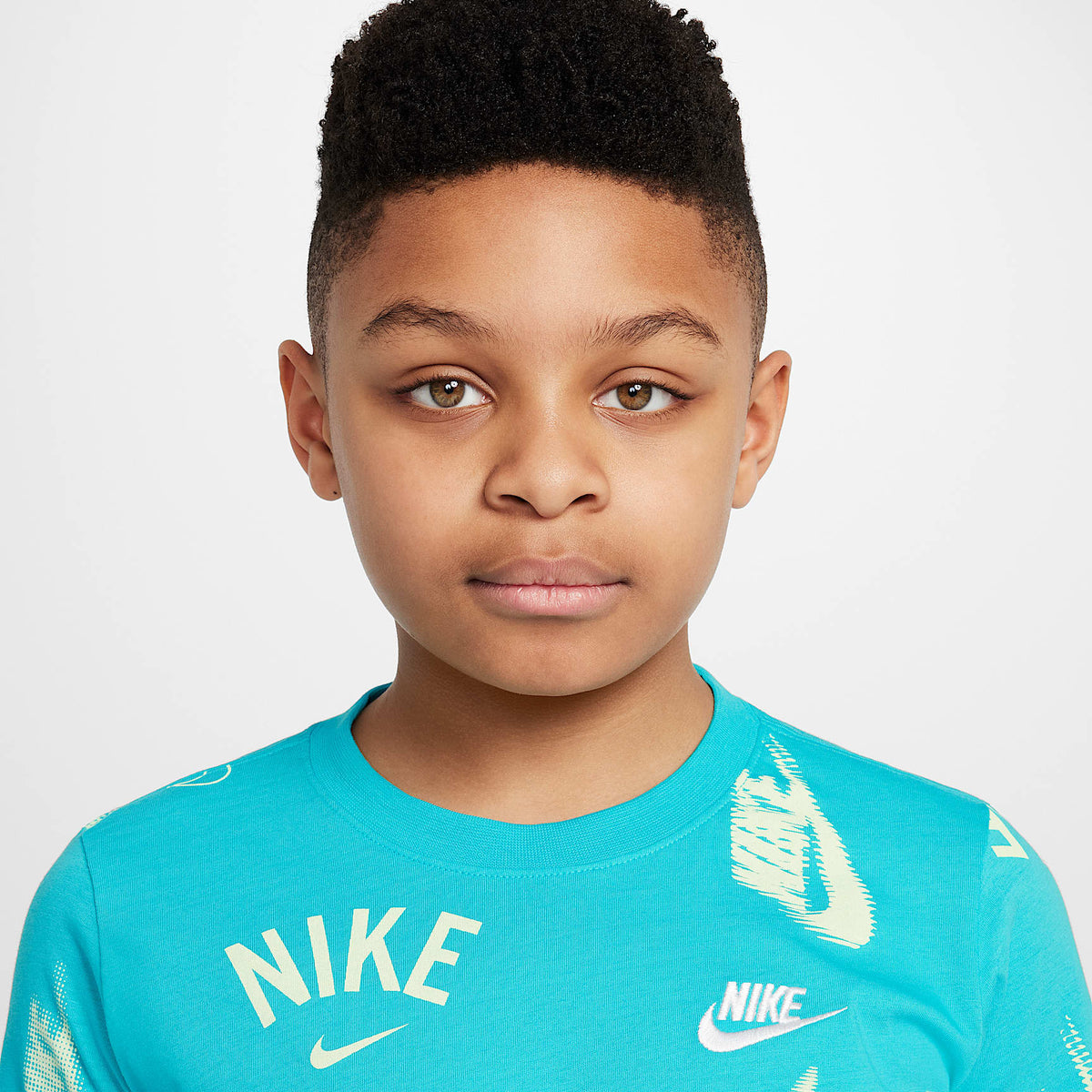 Playera para niños talla grande Nike Sportswear – Cactus empolvado – vista 3