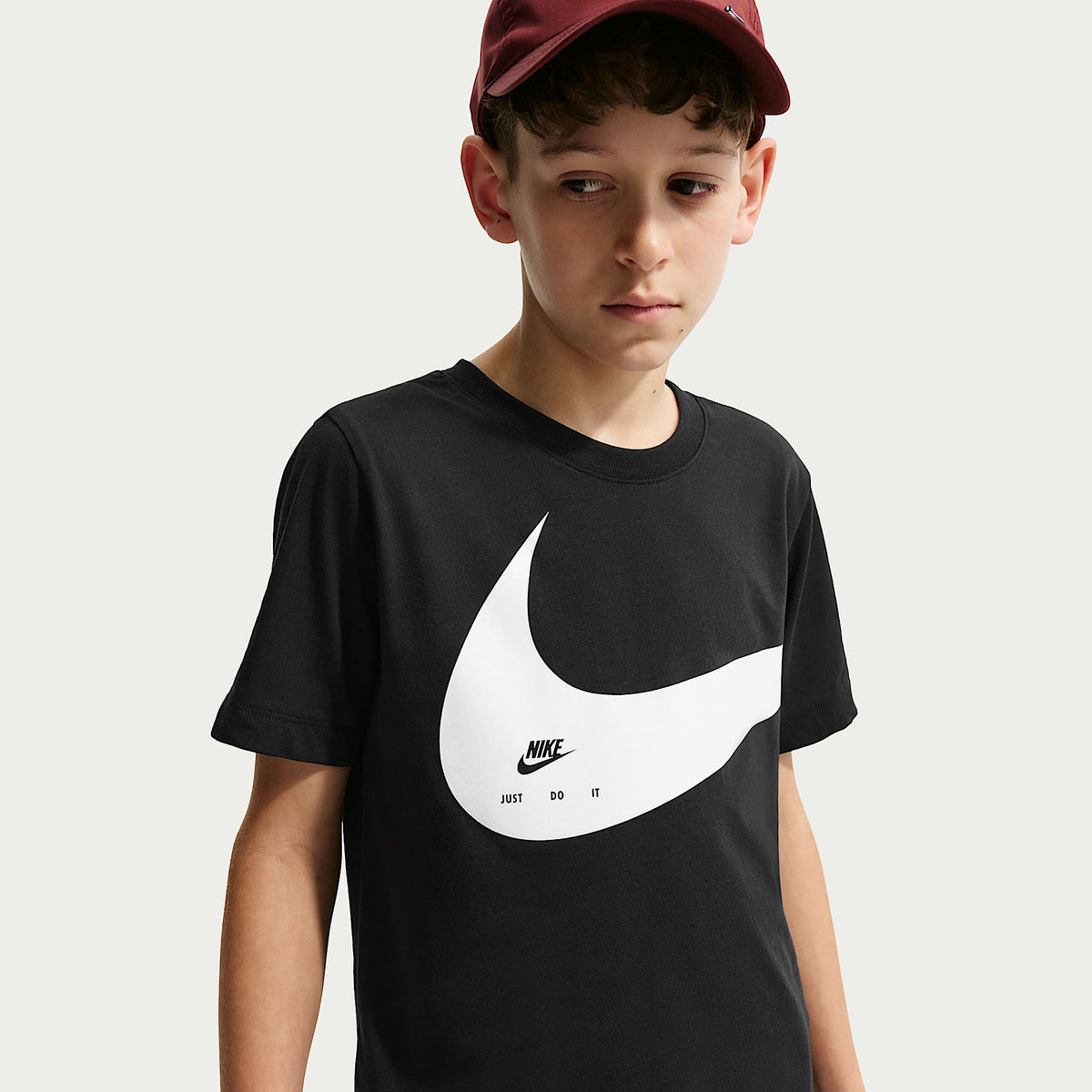Playera para niños talla grande Nike Sportswear Club – Negro – vista 1