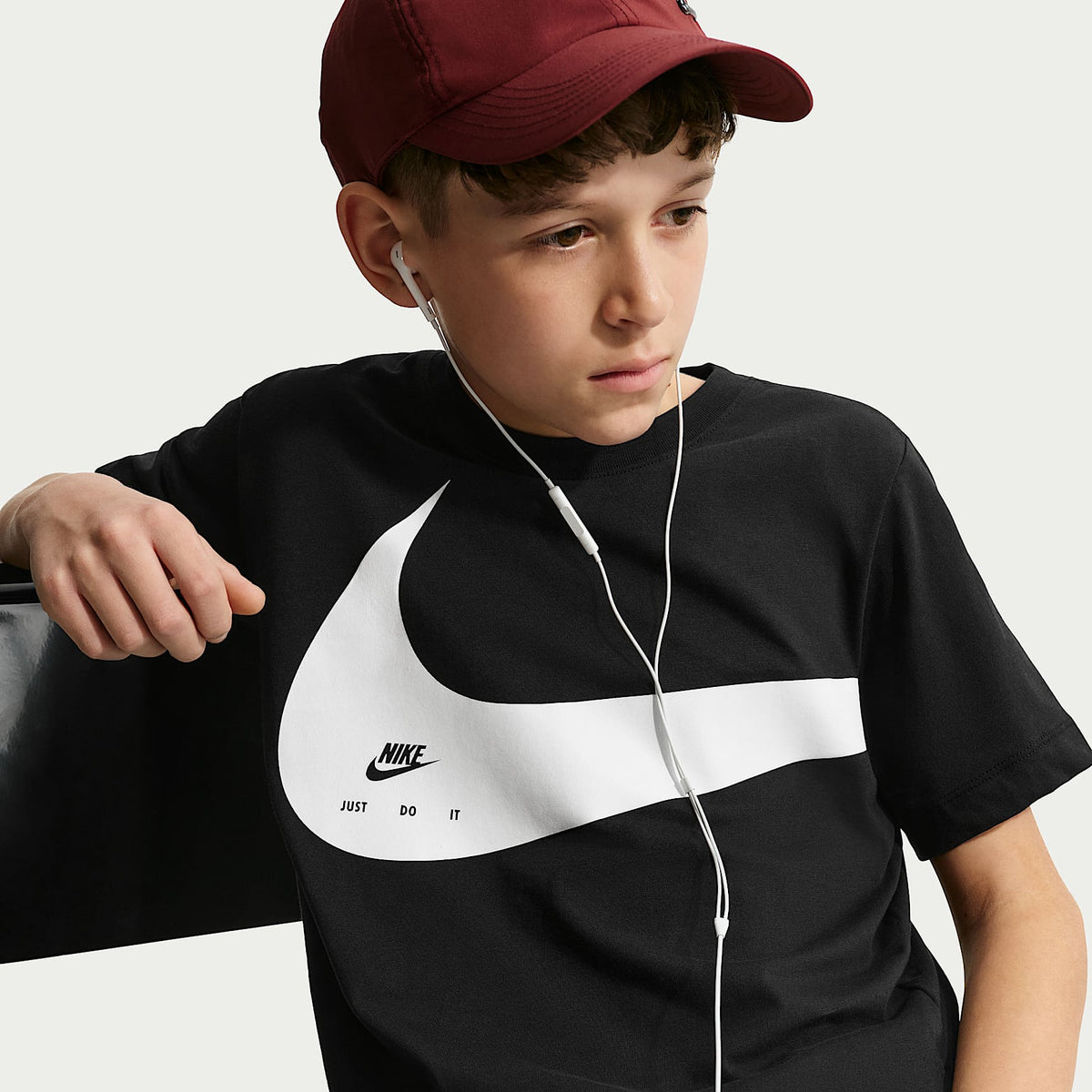 Playera para niños talla grande Nike Sportswear Club – Negro – vista 3