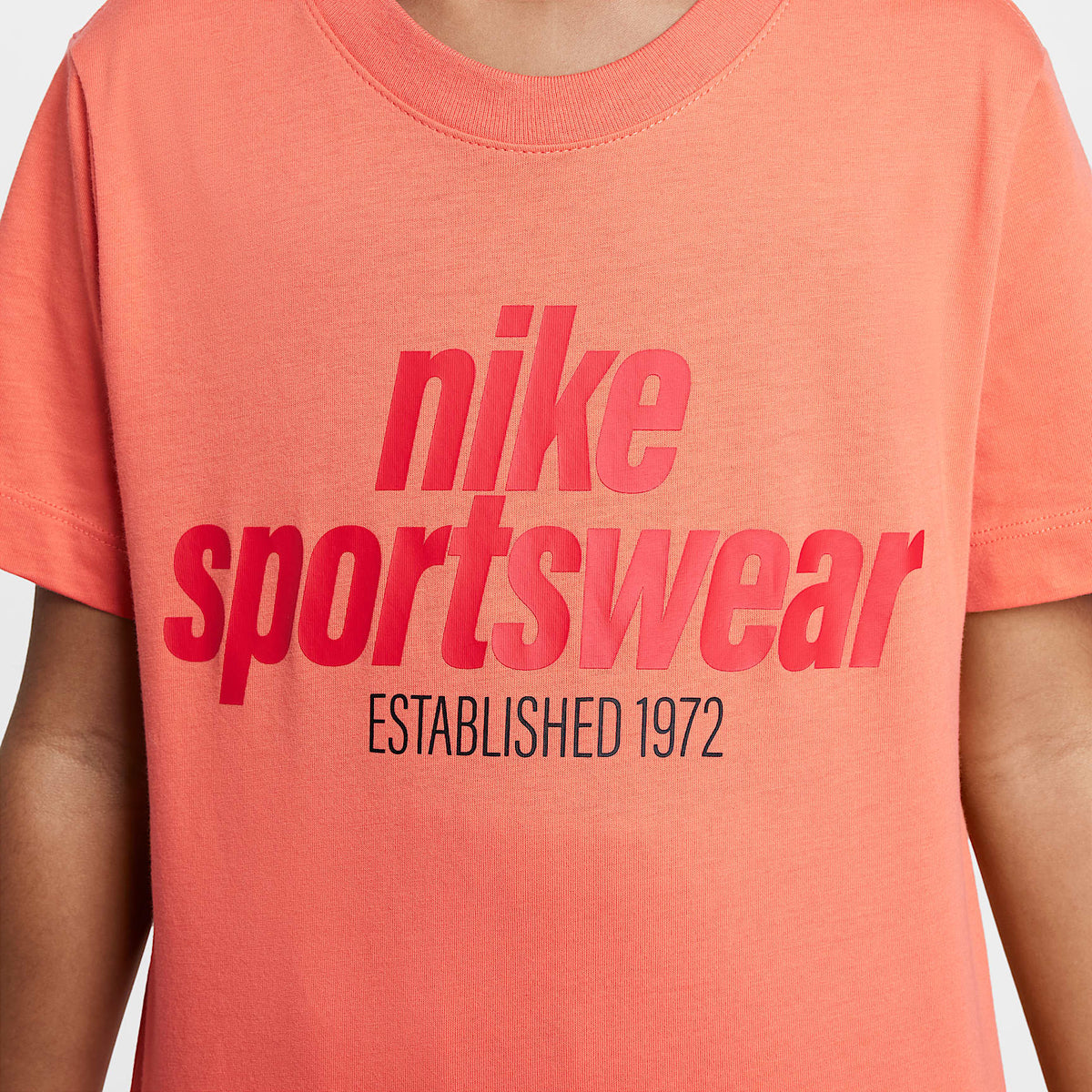 Playera para niños talla grande Nike Sportswear – Brasa mágica – vista 4