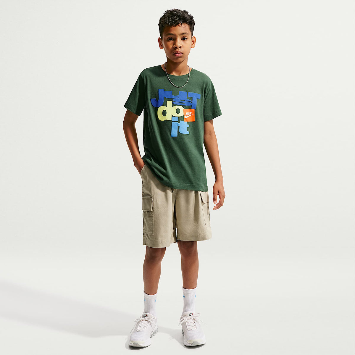 Playera para niños talla grande Nike Sportswear Club – Abeto – vista 4