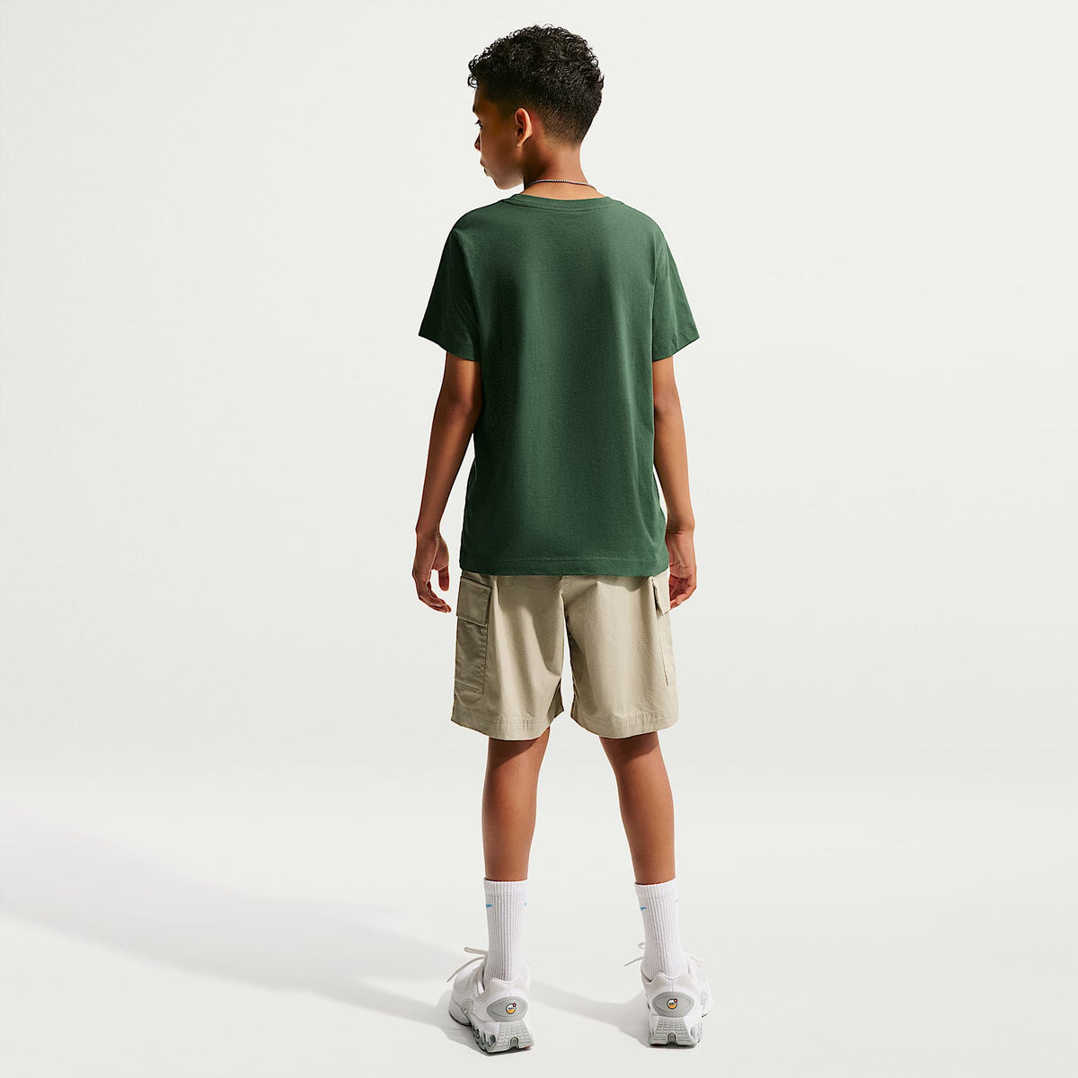 Playera para niños talla grande Nike Sportswear Club – Abeto – vista 5