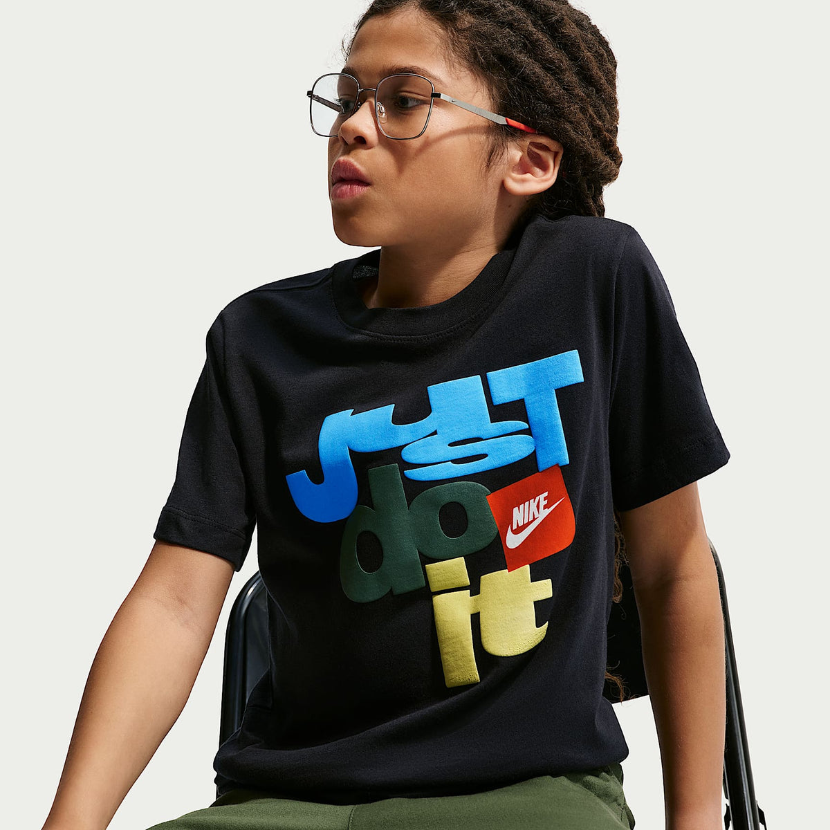Playera para niños talla grande Nike Sportswear Club – Negro – vista 3