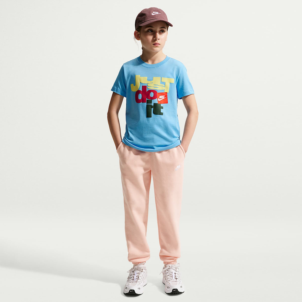 Playera para niños talla grande Nike Sportswear Club – Azul fútbol – vista 4