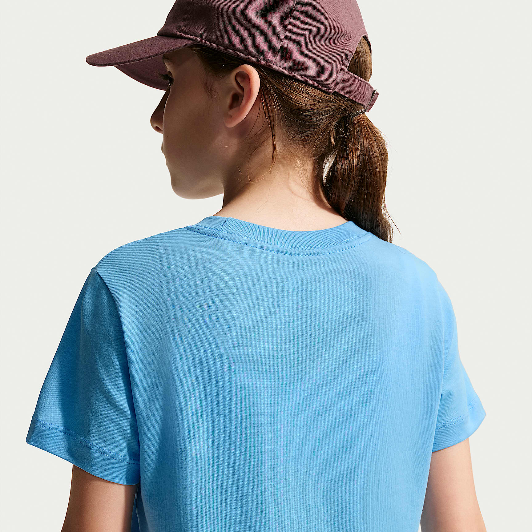 Playera para niños talla grande Nike Sportswear Club – Azul fútbol – vista 2
