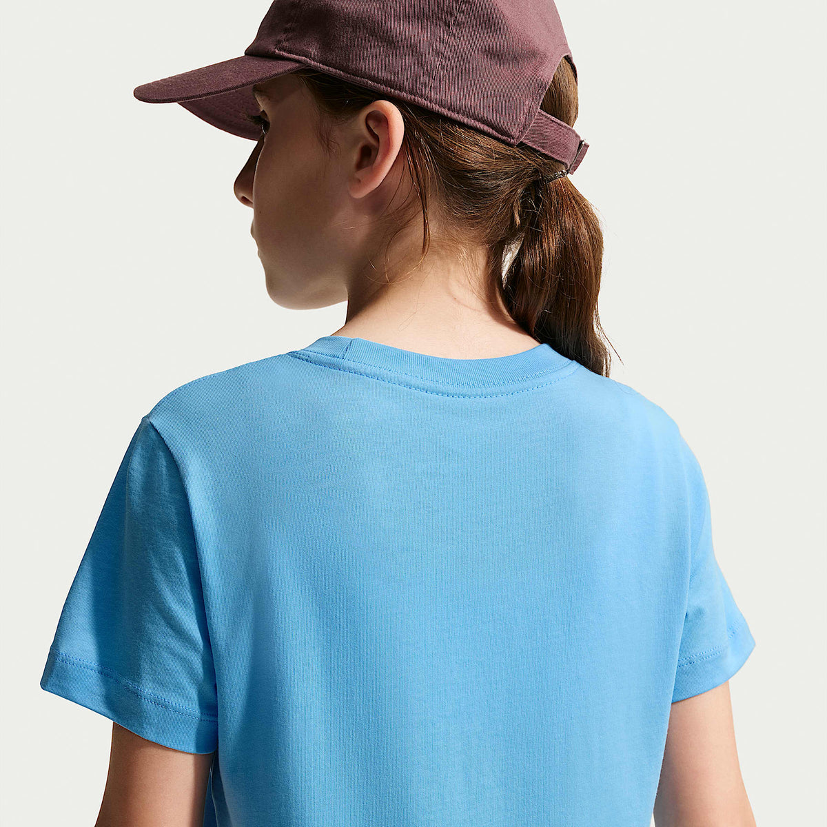 Playera para niños talla grande Nike Sportswear Club – Azul fútbol – vista 2