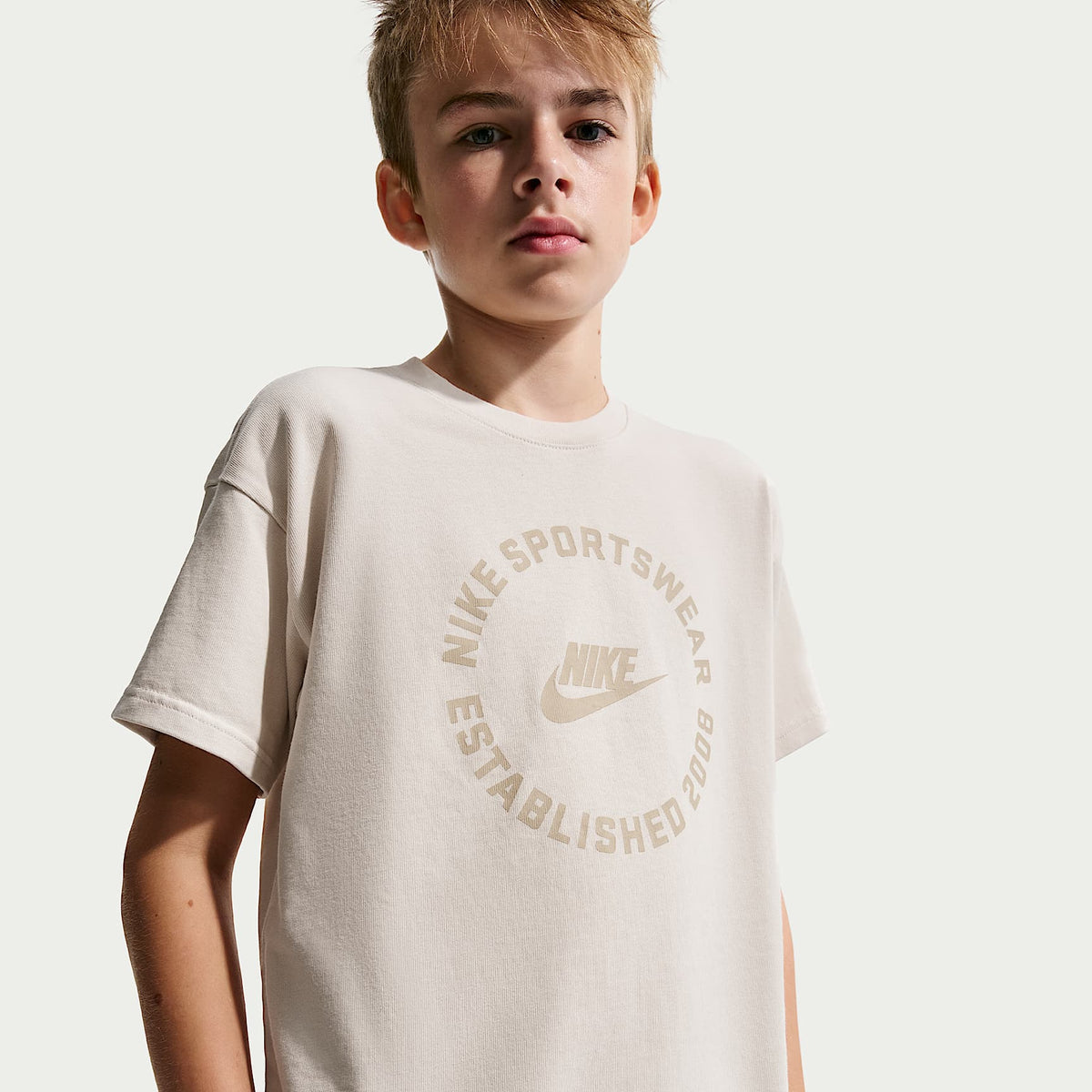 Playera para niños talla grande Nike Sportswear – Marrón verdoso claro – vista 1