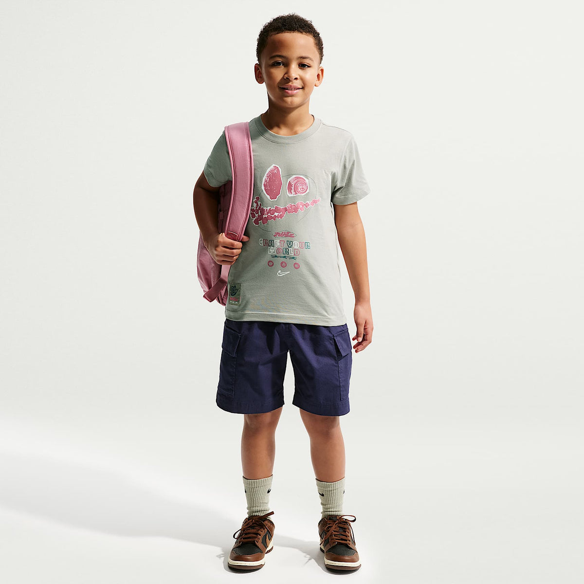 Playera para niños talla grande Nike Sportswear – Niebla pícea – vista 4
