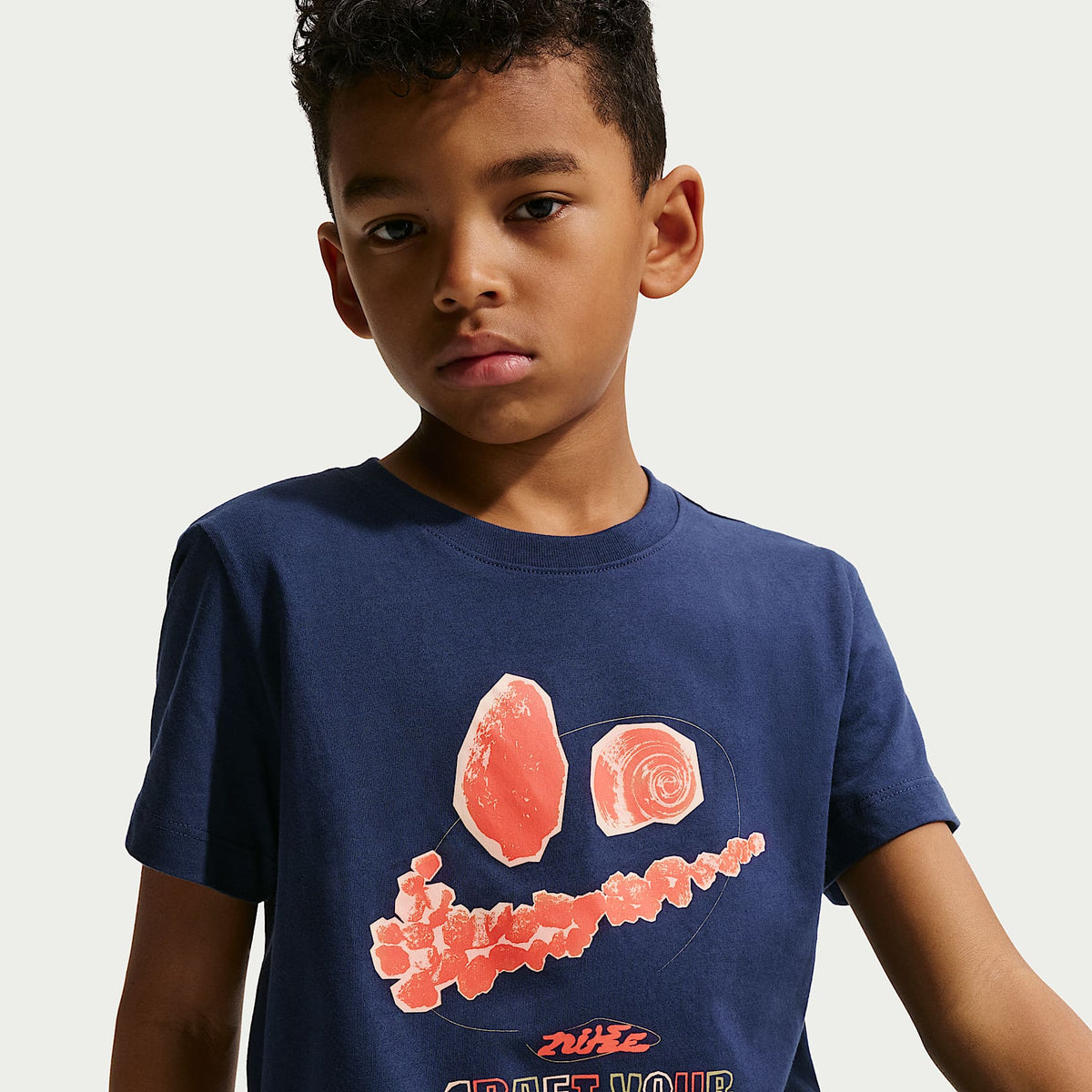 Playera para niños talla grande Nike Sportswear – Azul marino medianoche – vista 3