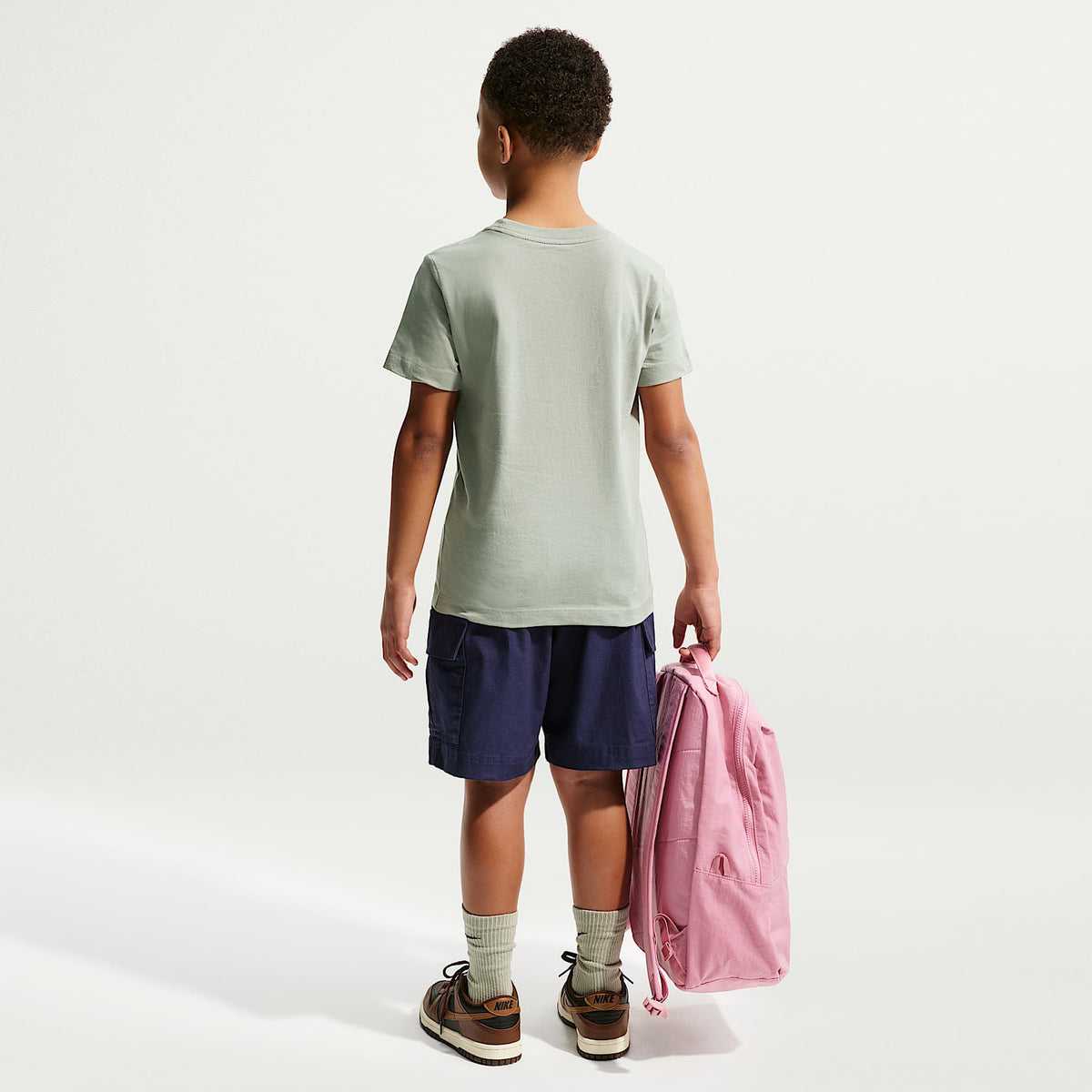 Playera para niños talla grande Nike Sportswear – Niebla pícea – vista 5