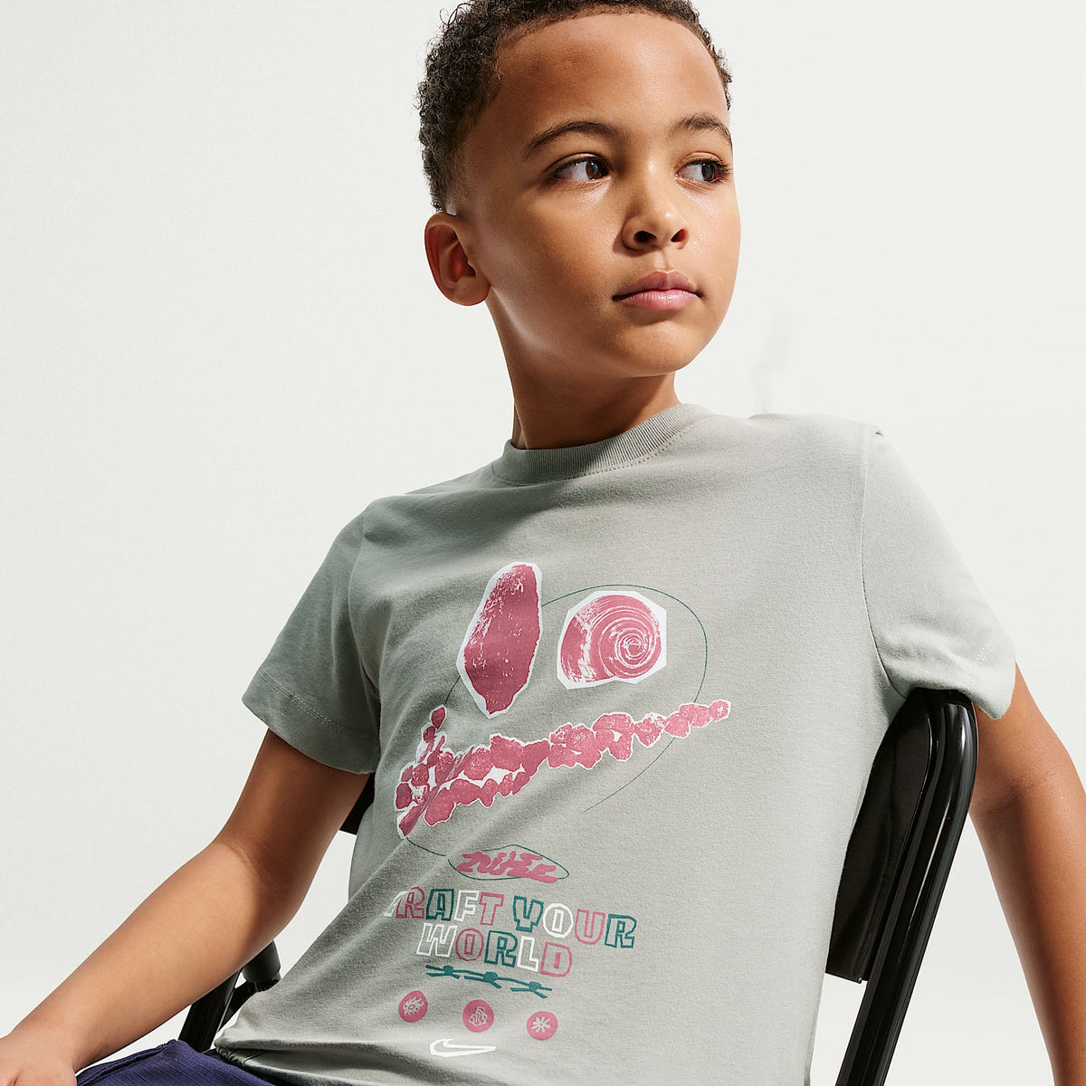 Playera para niños talla grande Nike Sportswear – Niebla pícea – vista 3