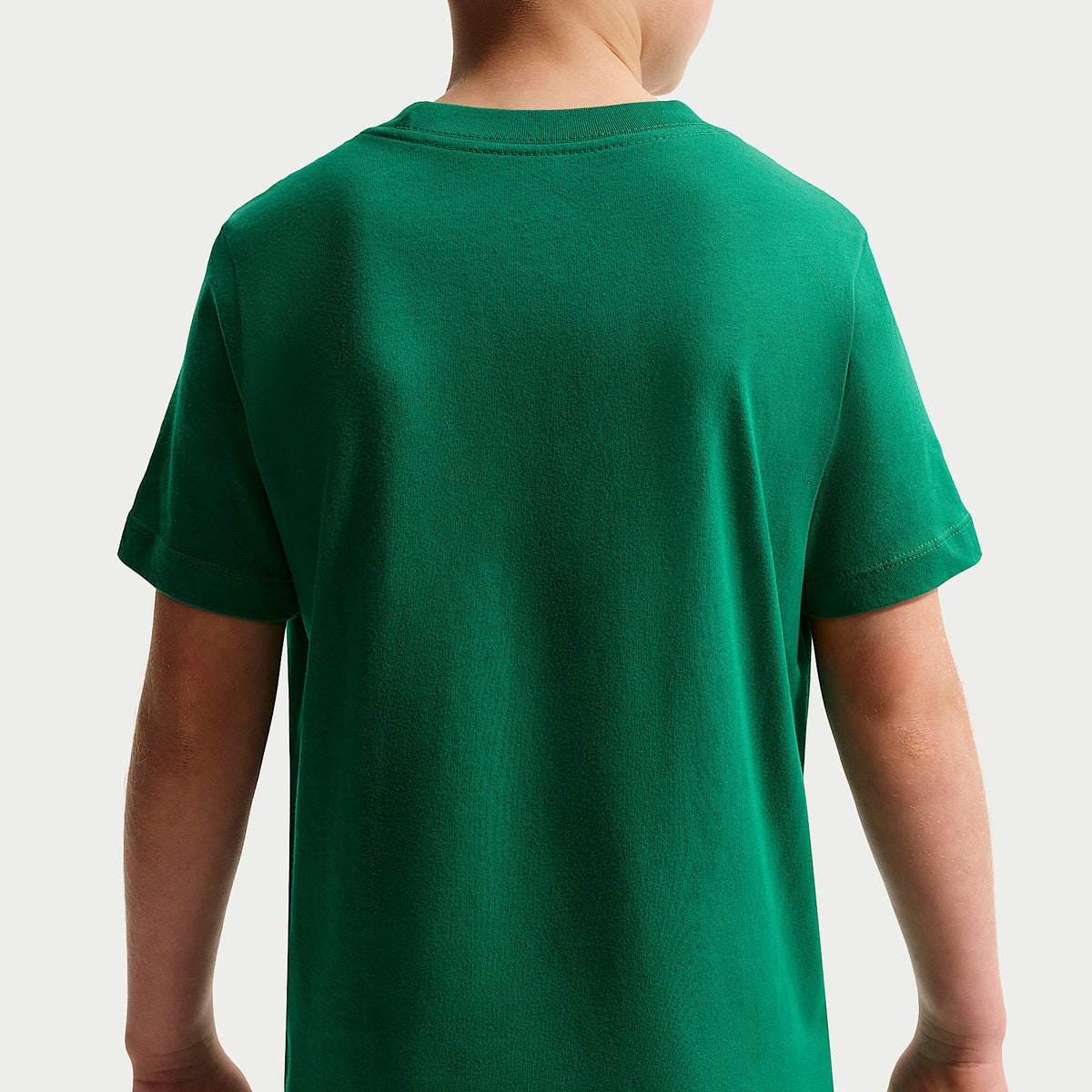 Playera para niños talla grande Nike Sportswear – Malaquita/Blanco – vista 2