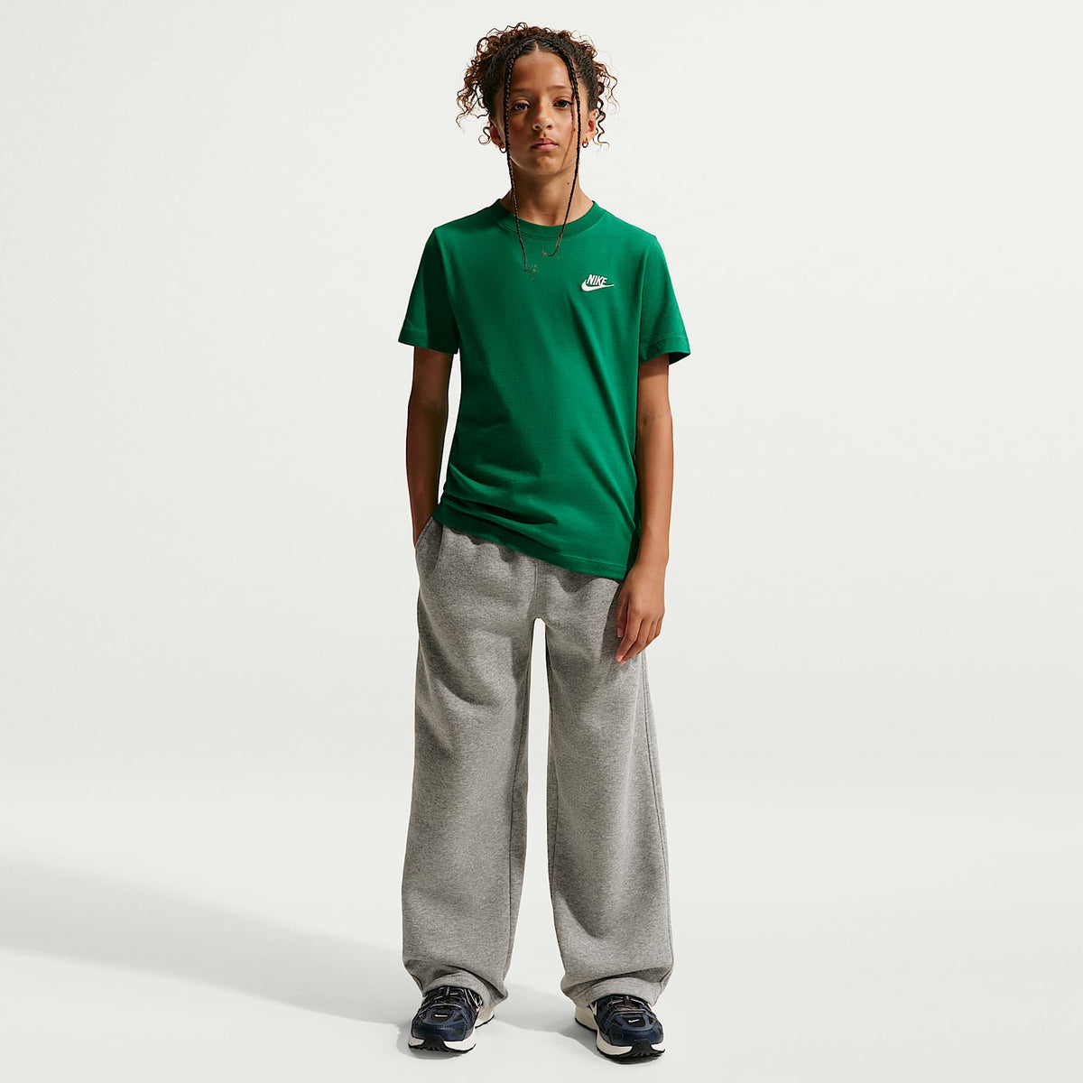 Playera para niños talla grande Nike Sportswear – Malaquita/Blanco – vista 6