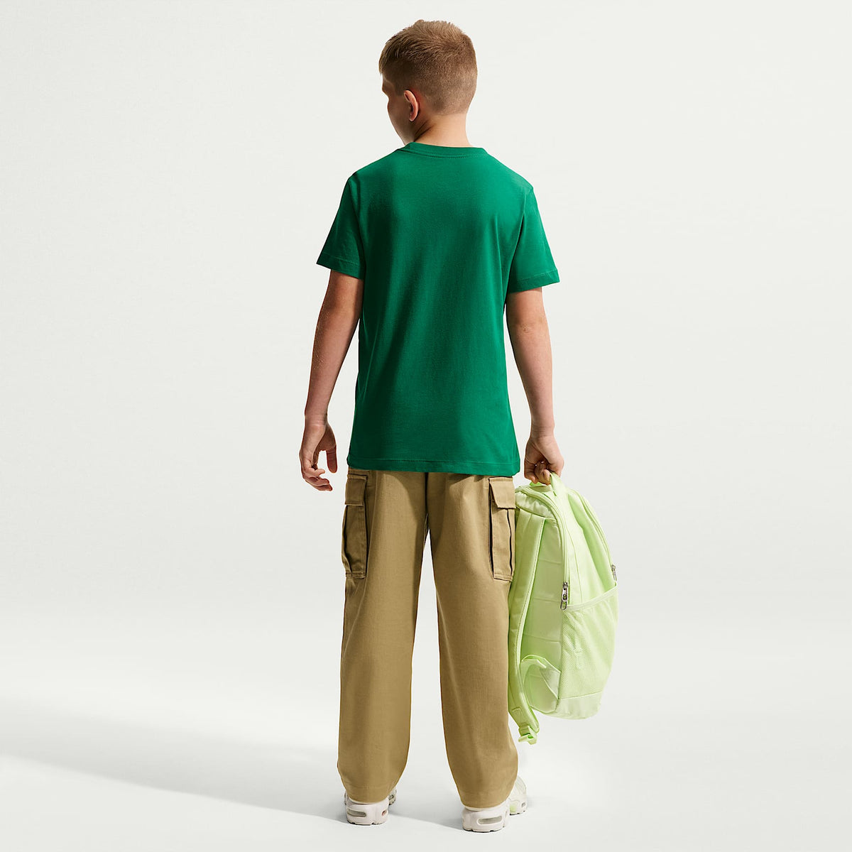 Playera para niños talla grande Nike Sportswear – Malaquita/Blanco – vista 5
