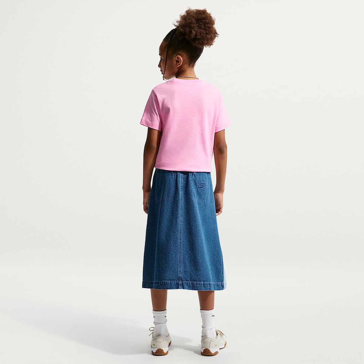 Playera para niños talla grande Nike Sportswear – Rosa amanecer – vista 5