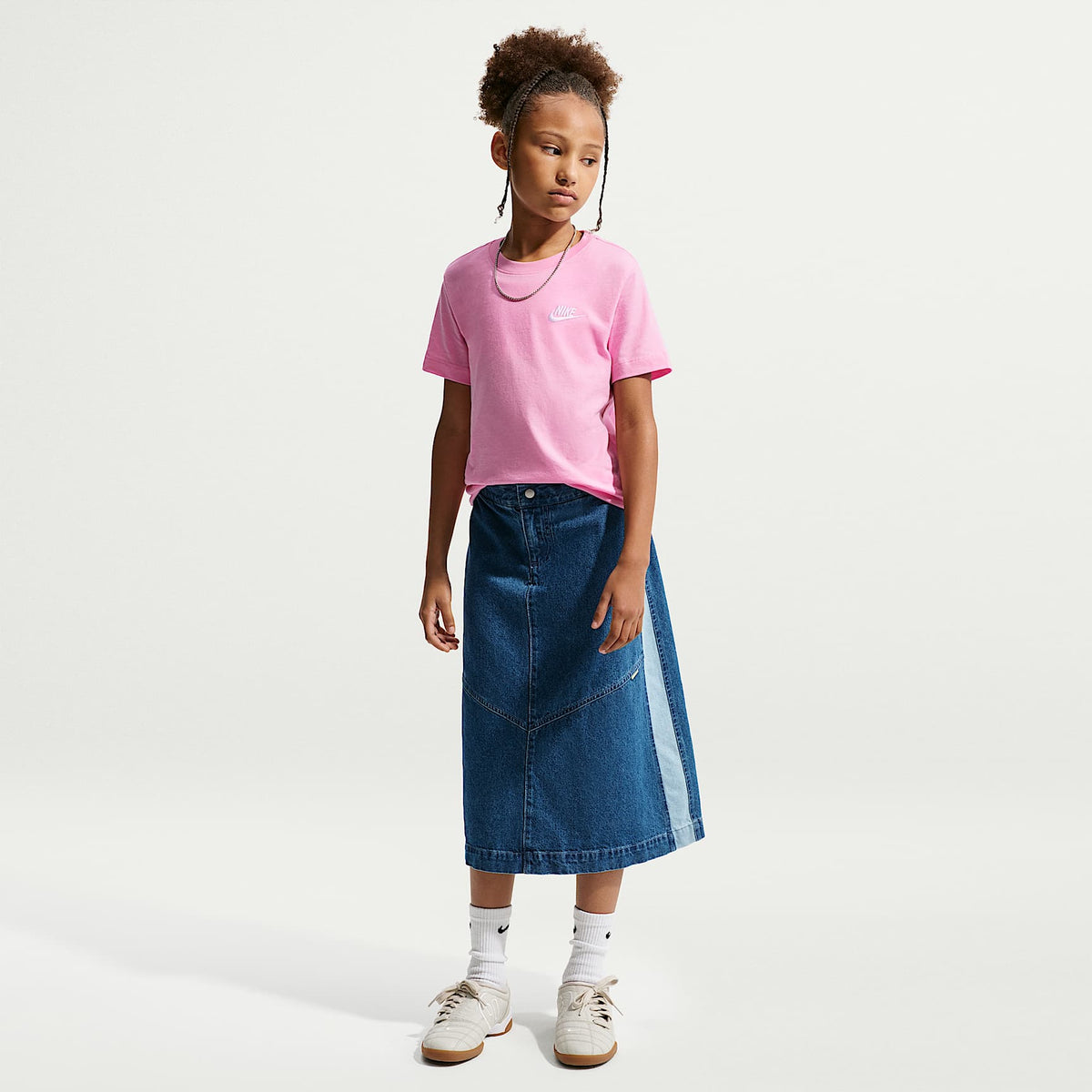Playera para niños talla grande Nike Sportswear – Rosa amanecer – vista 4