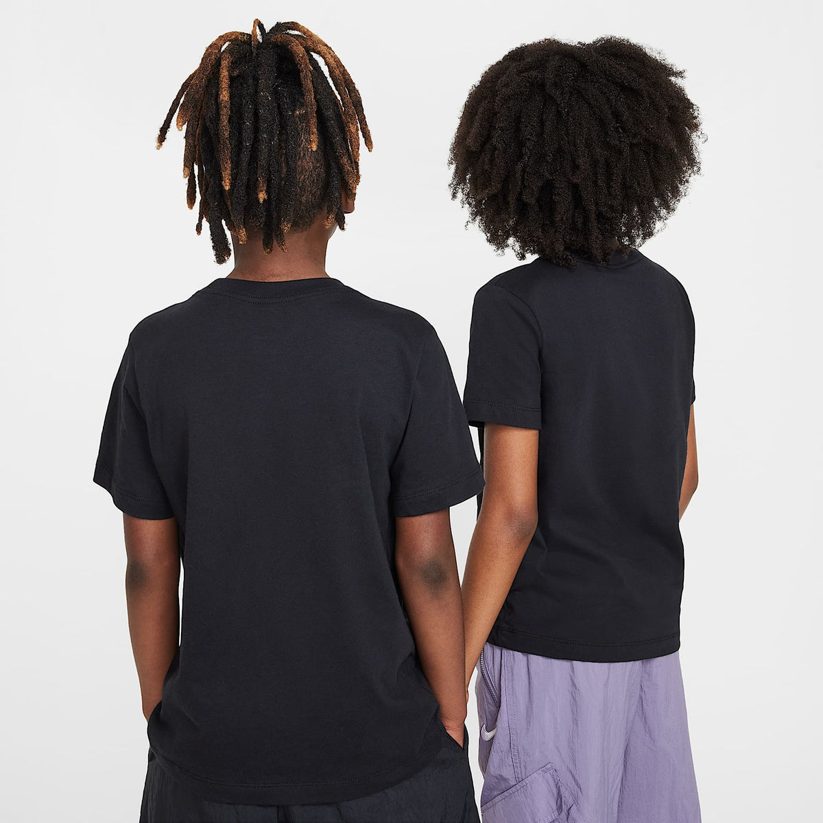 Playera para niños talla grande Nike Sportswear – Negro – vista 2