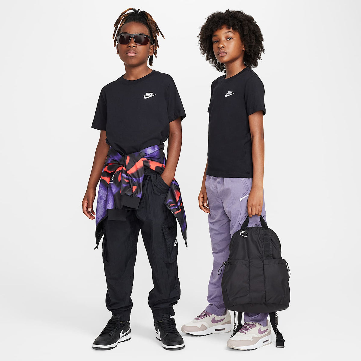 Playera para niños talla grande Nike Sportswear – Negro – vista 4