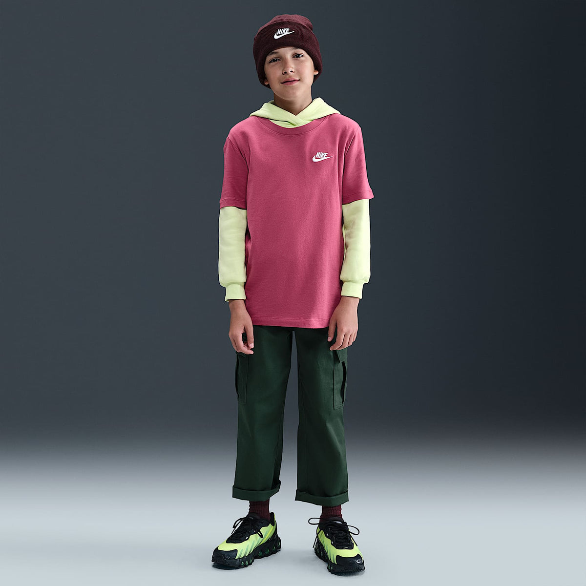 Playera para niños talla grande Nike Sportswear – Remolacha dulce – vista 4