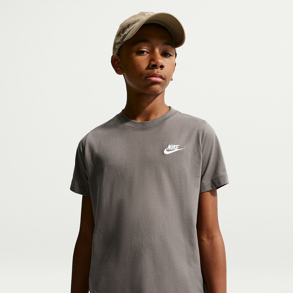 Playera para niños talla grande Nike Sportswear – Cueva – vista 1