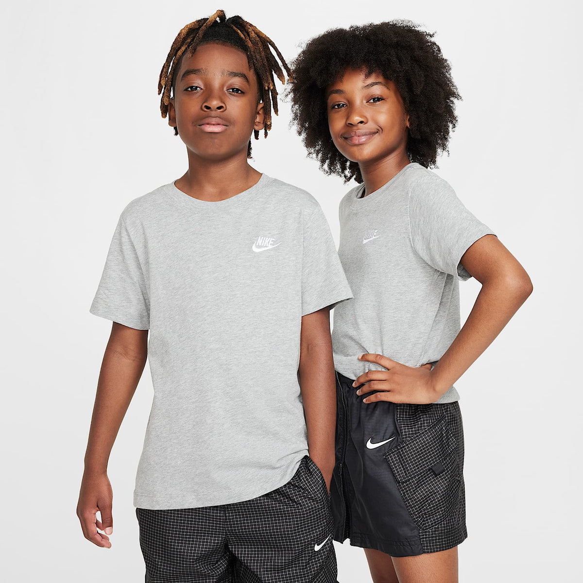 Playera para niños talla grande Nike Sportswear – Gris oscuro jaspeado – vista 1
