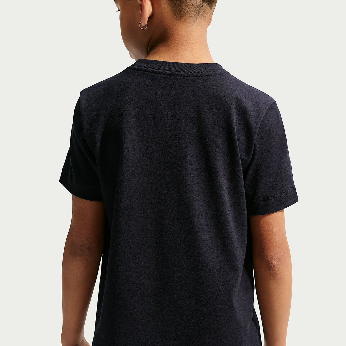 Playera para niños talla grande Nike Sportswear – Negro – vista 2