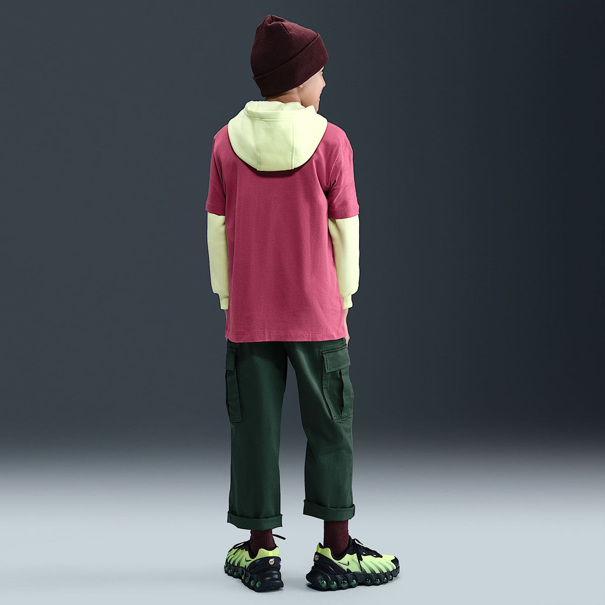 Playera para niños talla grande Nike Sportswear – Remolacha dulce – vista 5