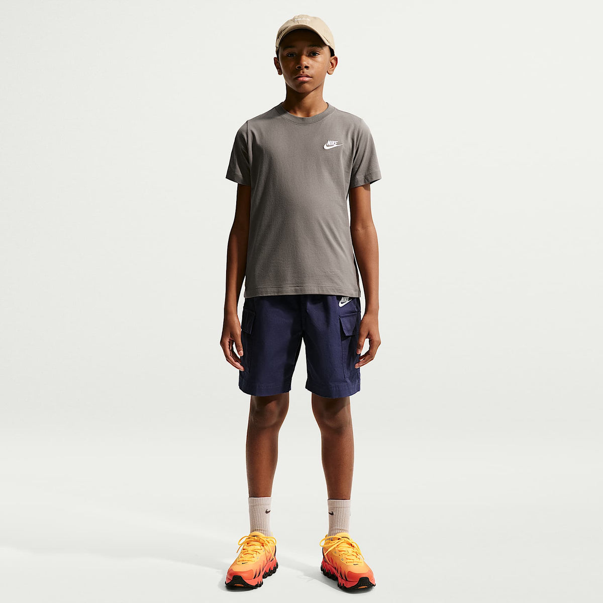 Playera para niños talla grande Nike Sportswear – Cueva – vista 4