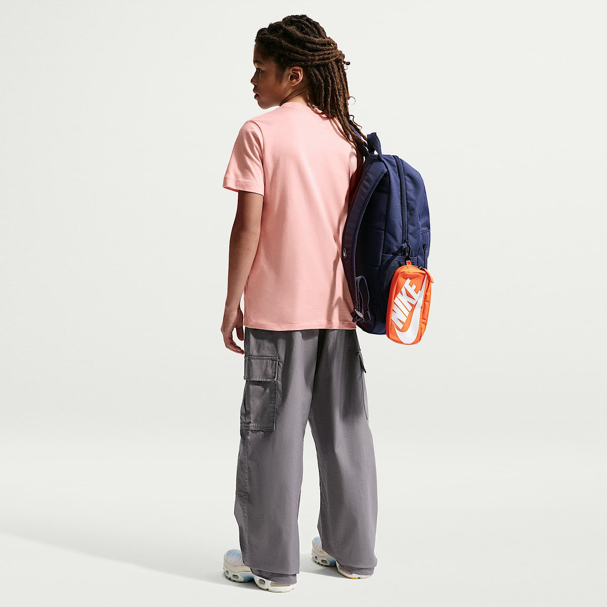 Playera para niños talla grande Nike Sportswear – Naranja ártico/Blanco – vista 5