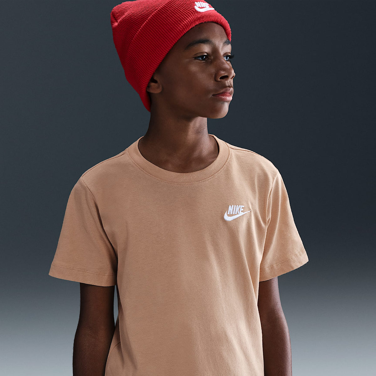 Playera para niños talla grande Nike Sportswear – Cáñamo/Blanco – vista 1