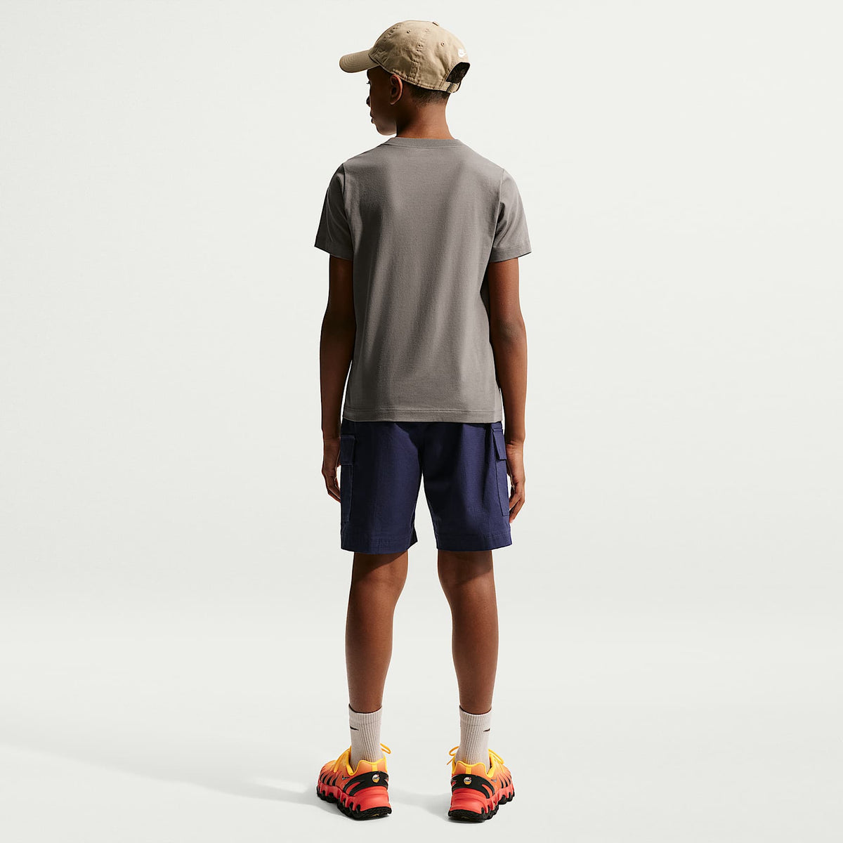 Playera para niños talla grande Nike Sportswear – Cueva – vista 5