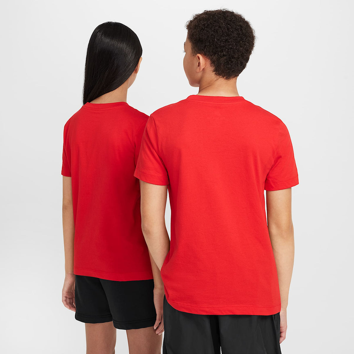 Playera para niños talla grande Nike Sportswear – Rojo universitario/Blanco/Blanco – vista 2