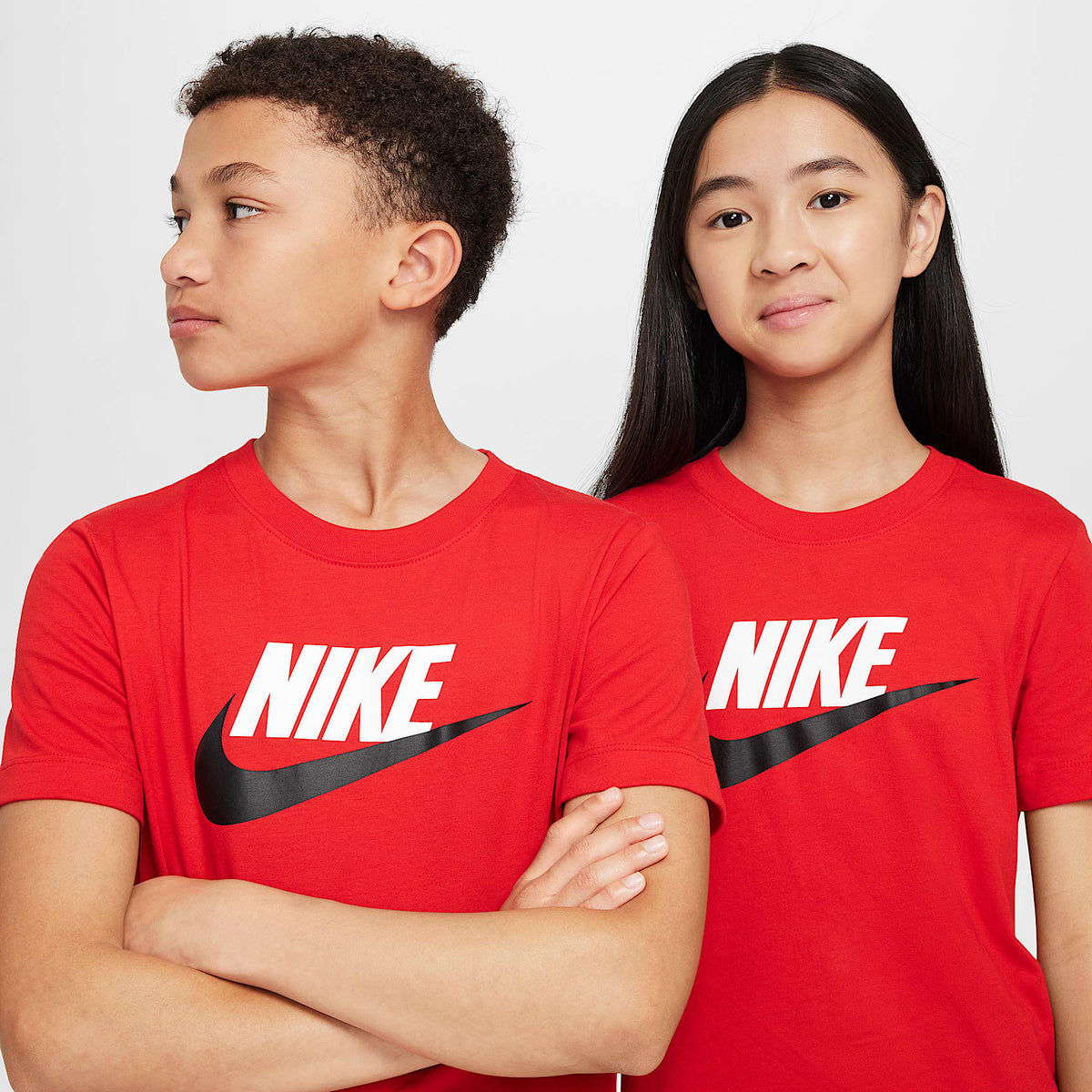 Playera para niños talla grande Nike Sportswear – Rojo universitario/Blanco/Blanco – vista 3