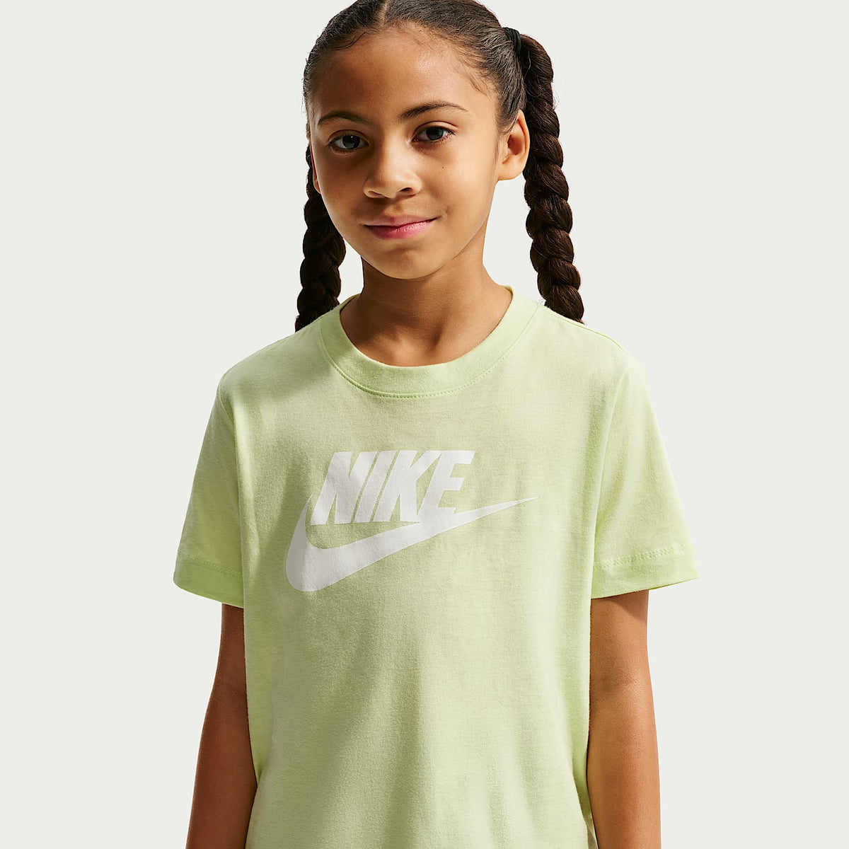 Playera para niños talla grande Nike Sportswear – Lima líquida claro – vista 2