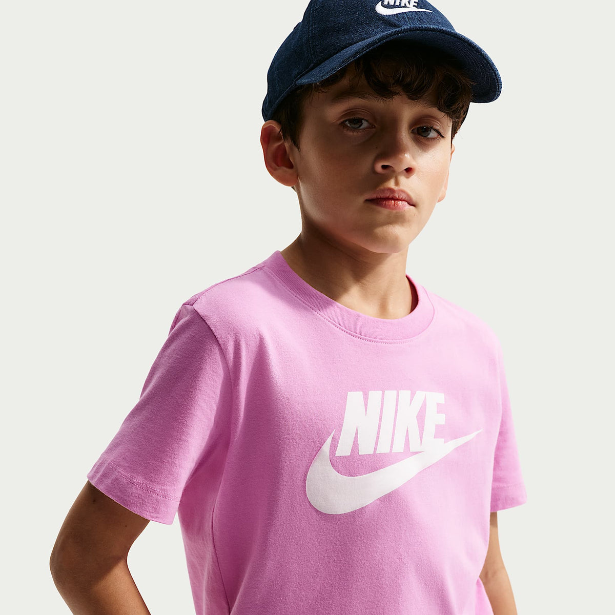 Playera para niños talla grande Nike Sportswear – Magenta claro – vista 3