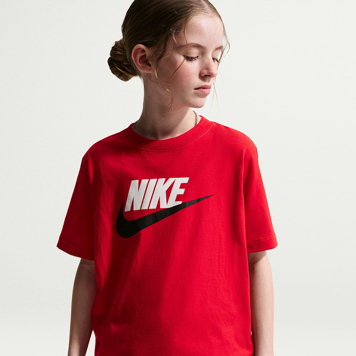 Playera para niños talla grande Nike Sportswear – Rojo universitario/Negro/Blanco – vista 1