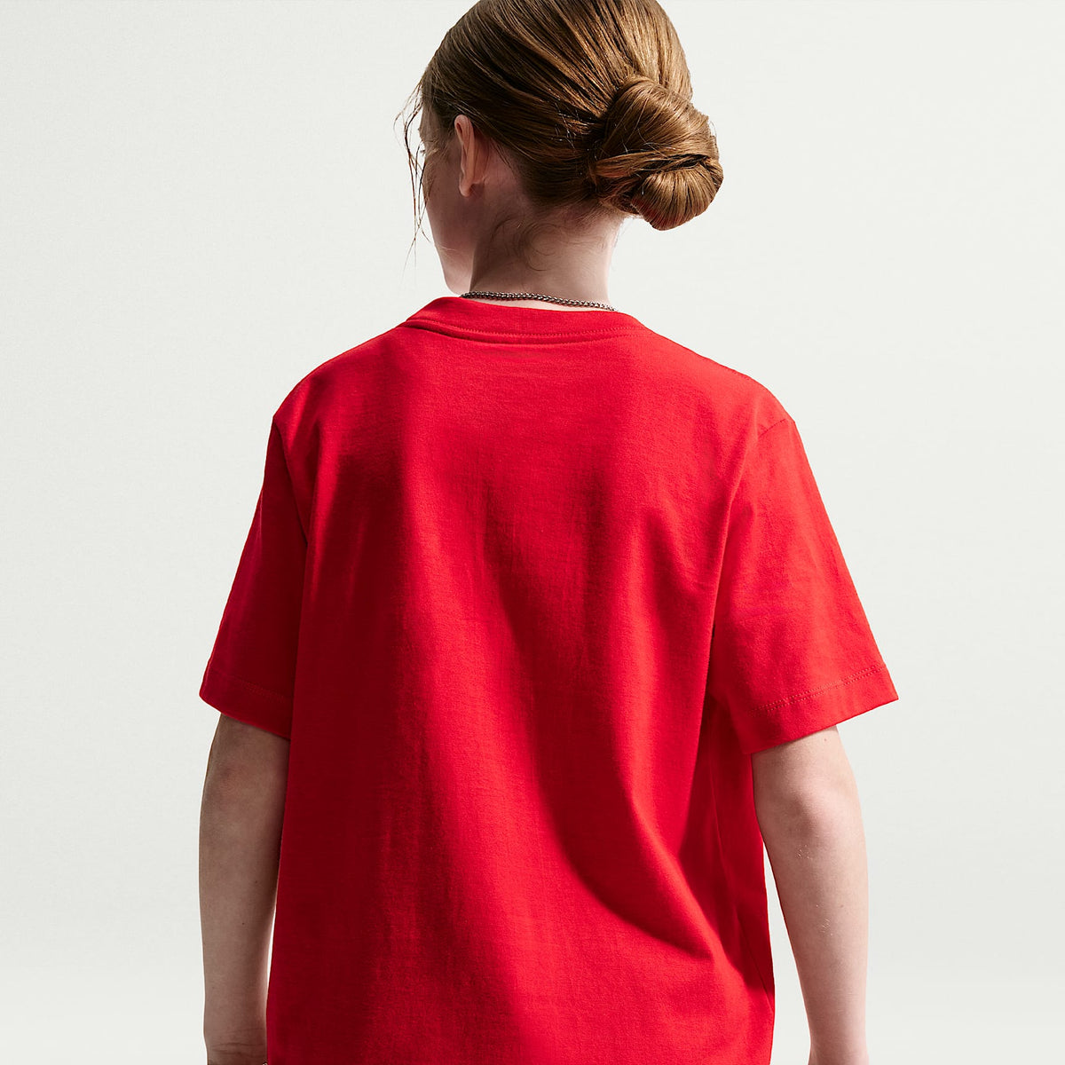 Playera para niños talla grande Nike Sportswear – Rojo universitario/Negro/Blanco – vista 2