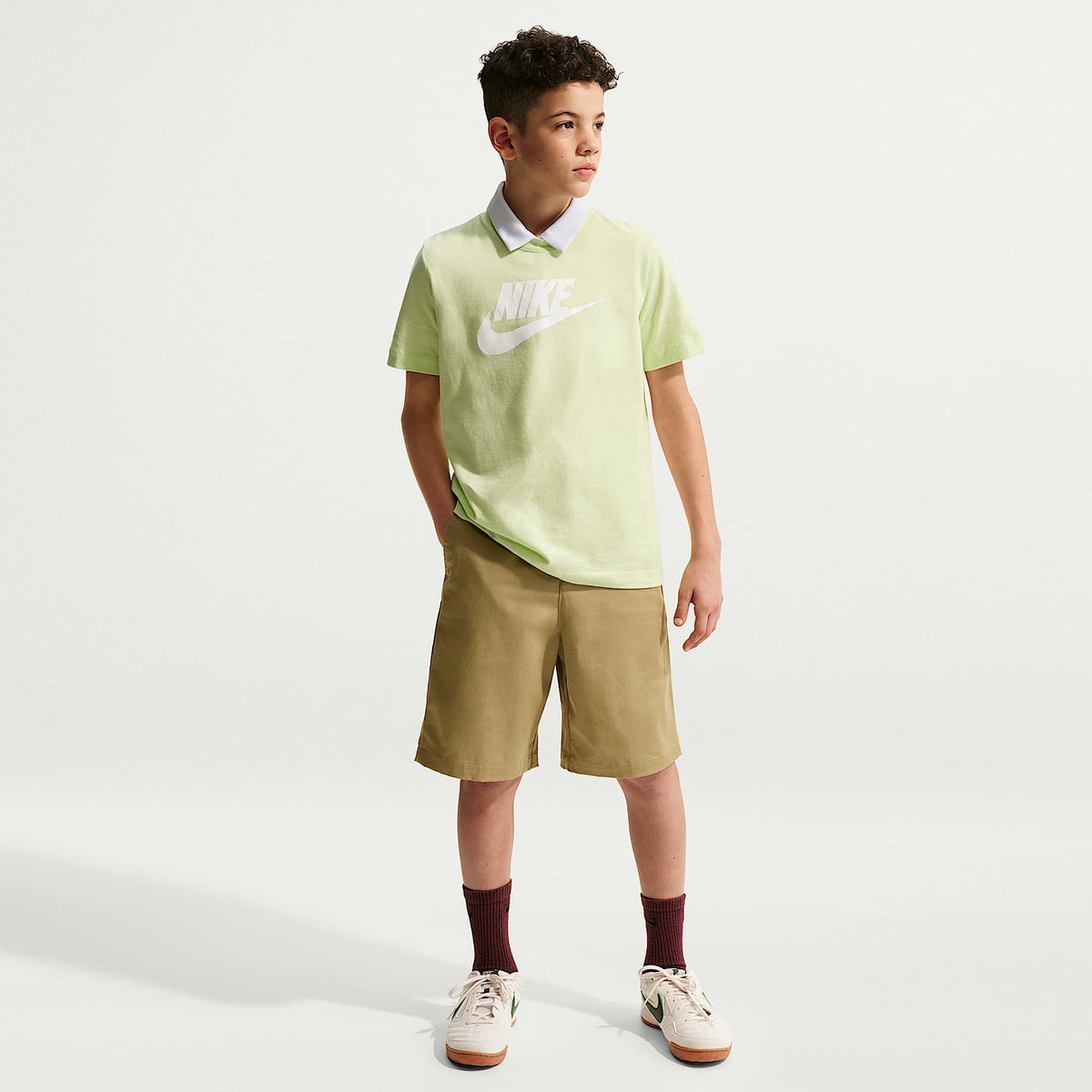 Playera para niños talla grande Nike Sportswear – Lima líquida claro – vista 7