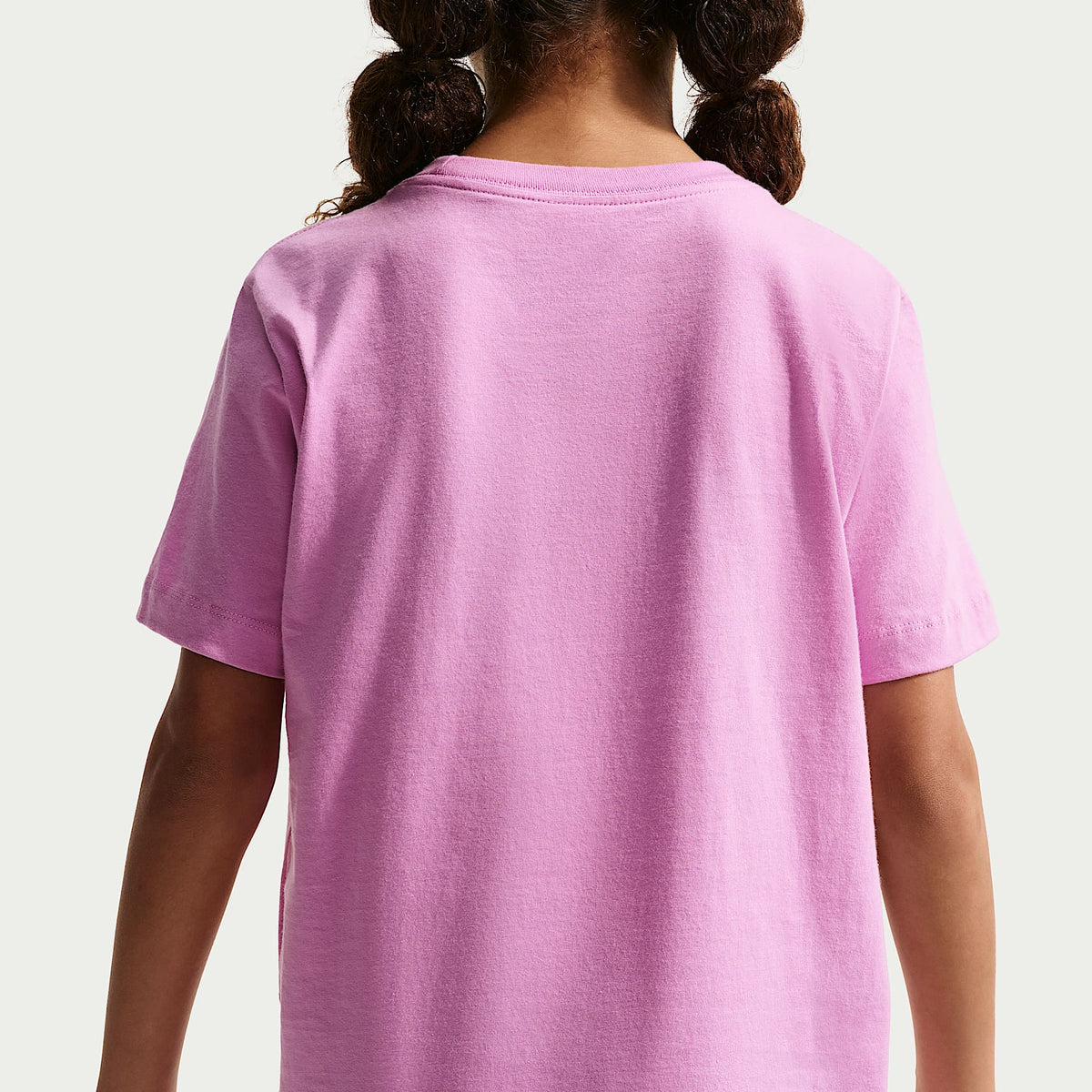Playera para niños talla grande Nike Sportswear – Magenta claro – vista 4