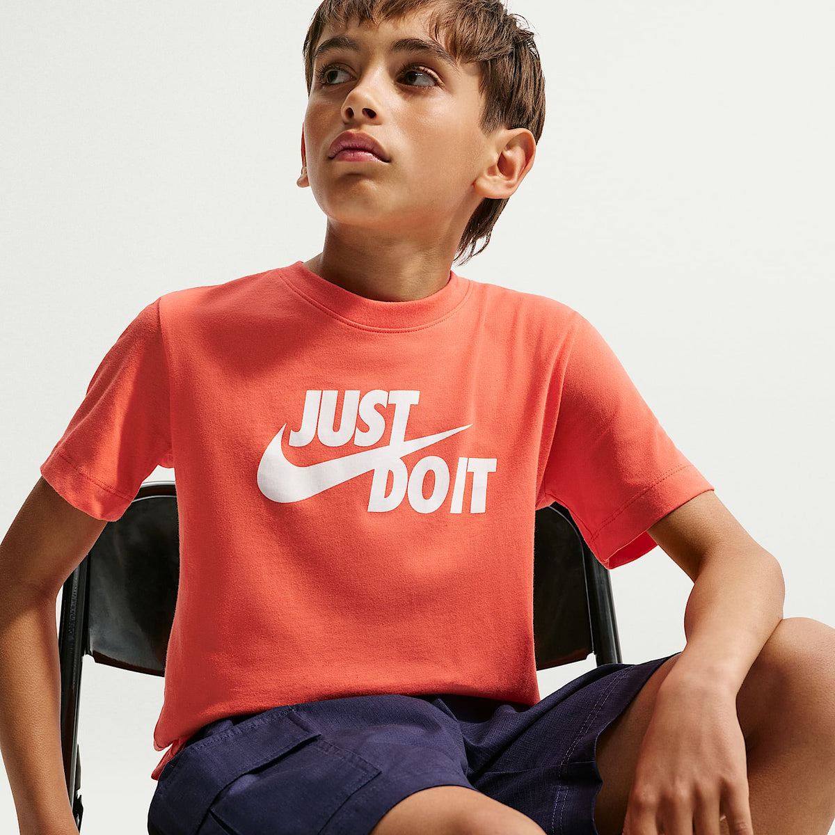 Playera para niños talla grande Nike Sportswear – Naranja césped – vista 3