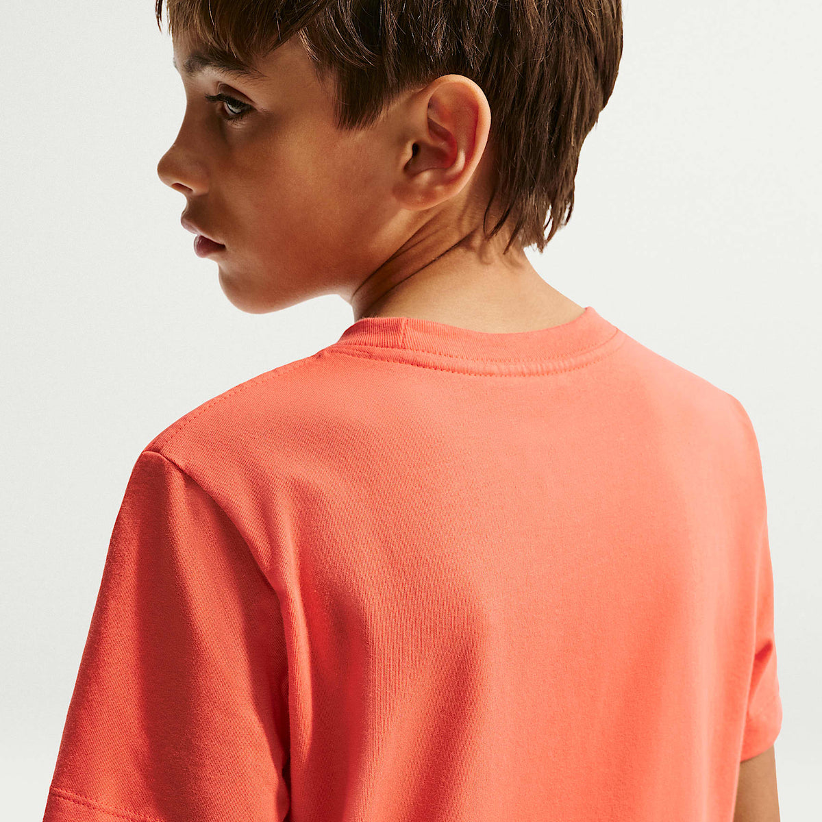Playera para niños talla grande Nike Sportswear – Naranja césped – vista 2