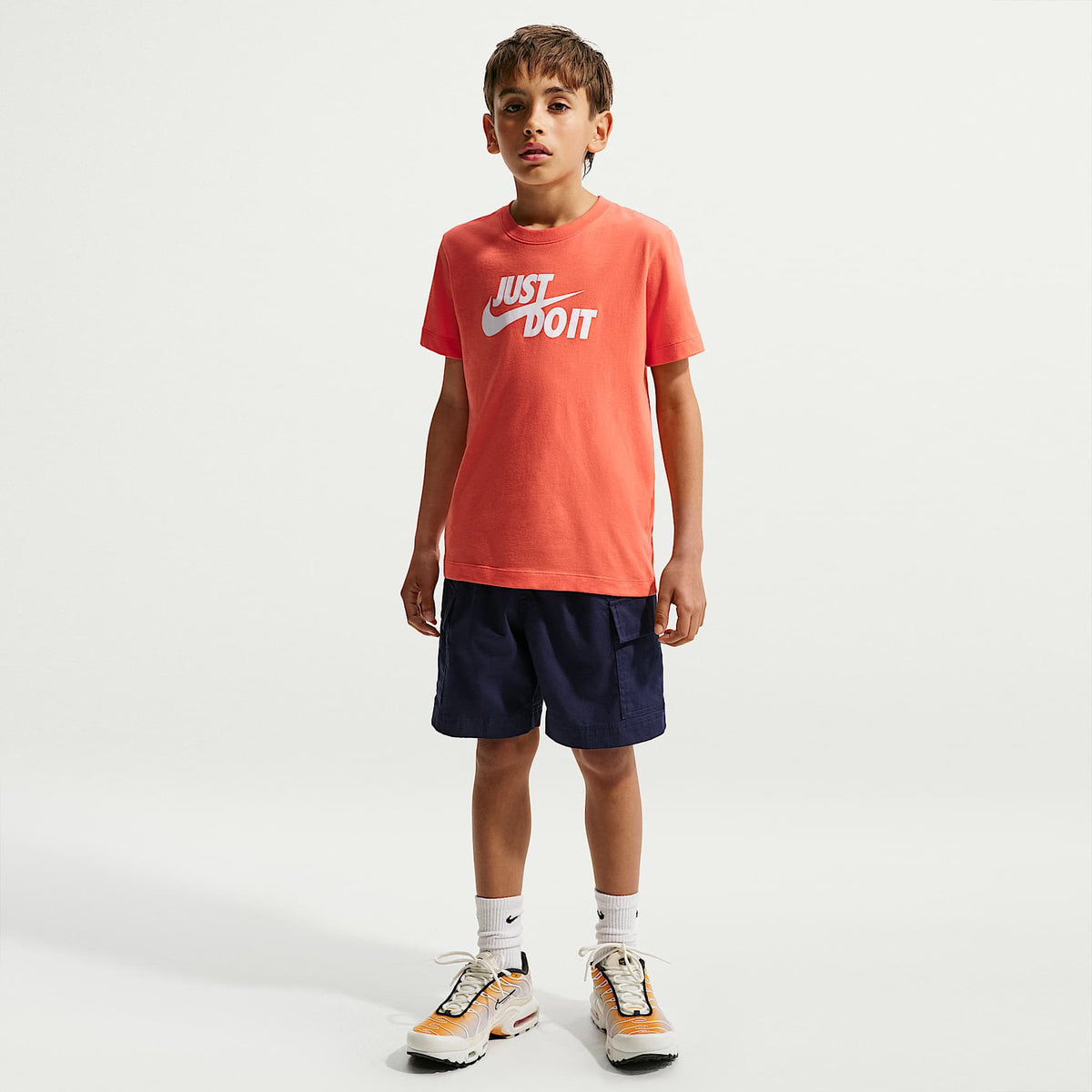 Playera para niños talla grande Nike Sportswear – Naranja césped – vista 4