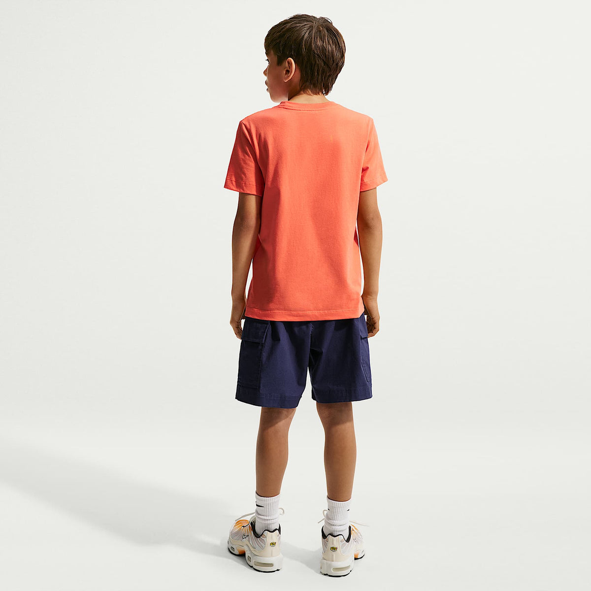 Playera para niños talla grande Nike Sportswear – Naranja césped – vista 5