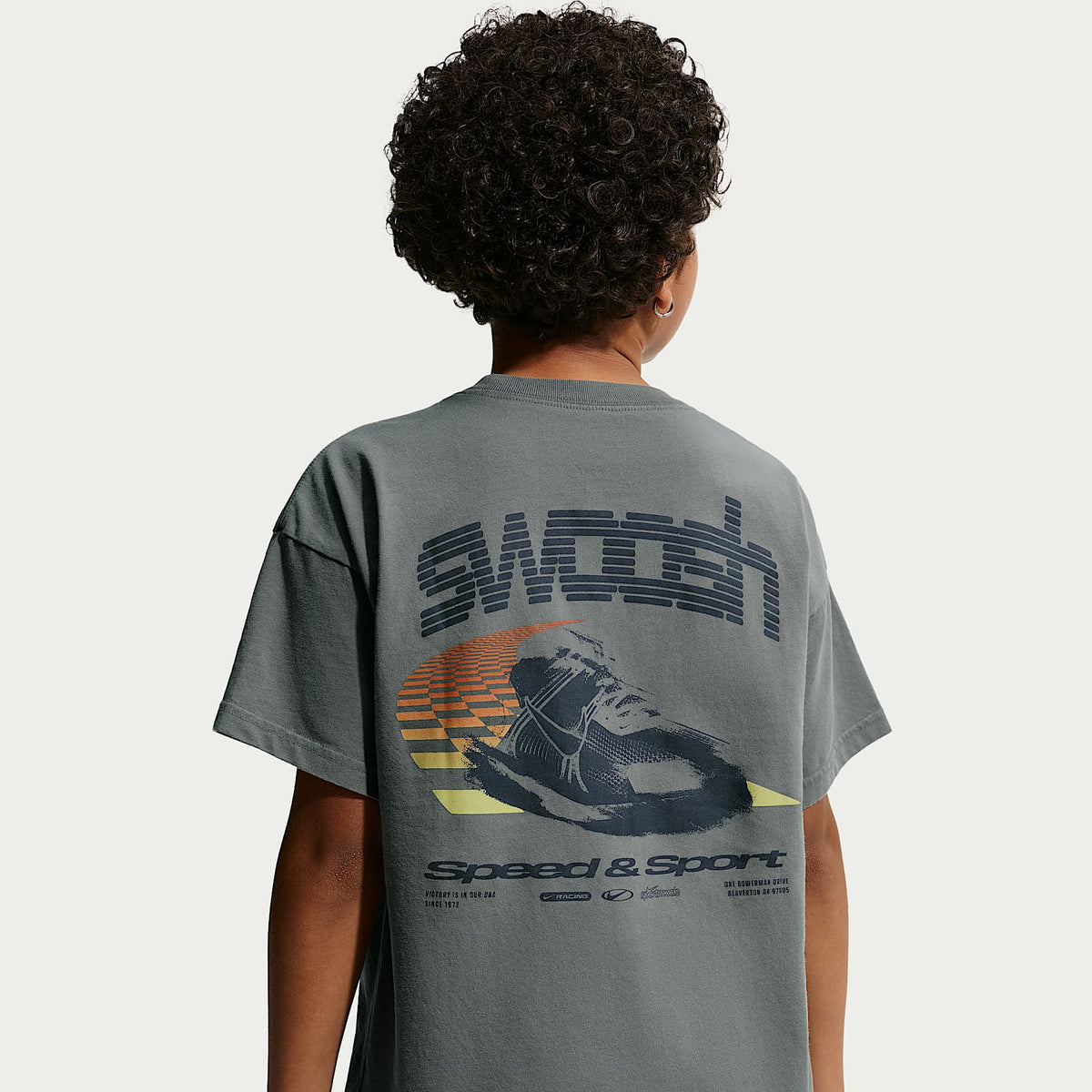 Playera para niños talla grande Nike Sportswear – Gris humo – vista 1