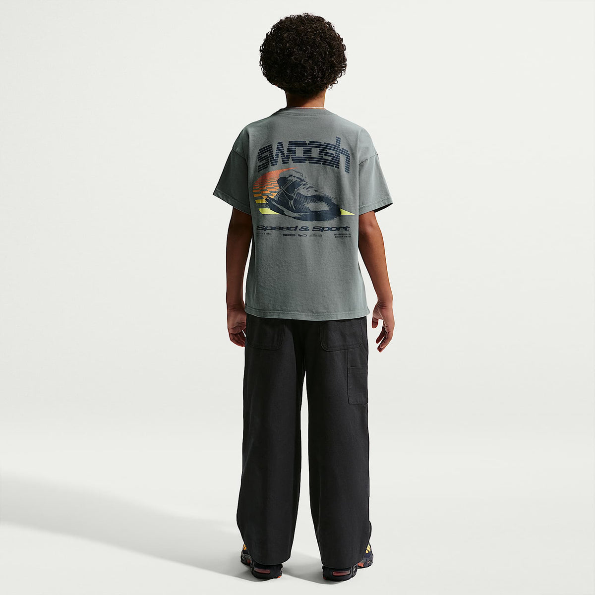 Playera para niños talla grande Nike Sportswear – Gris humo – vista 5