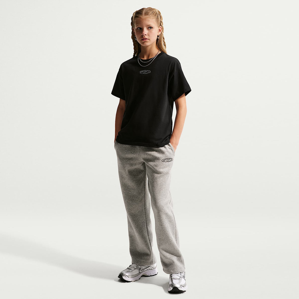 Playera para niños talla grande Nike Sportswear Club Select – Negro – vista 4
