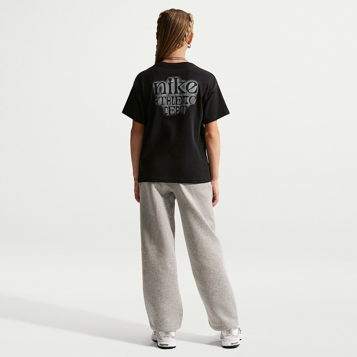 Playera para niños talla grande Nike Sportswear Club Select – Negro – vista 5